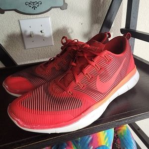Nike free train versatility size 18